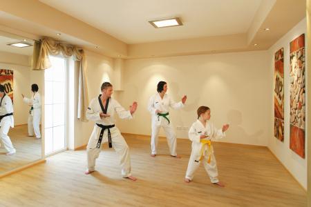 Bewegungsraum in Ihrer Unterkunft am Achensee für Gymnastik, Karate, Taekwando, Aerobic, Yoga Raum für Sport in Pertisau: Übungsraum in Unterkunft am Achensee