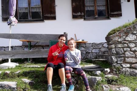 Urlaub mit Kind am Achensee Silvia Rieser mit Tochter am Achensee