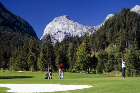 18-Loch Golfplatz Pertisau direkt bei der Alpenperle 18 Loch Golfplatz direkt beim Hotel Alpenperle am Achensee