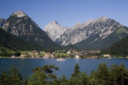 Pertisau am Achensee im Sommer